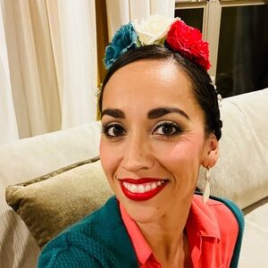 Meet your Posher, Alma